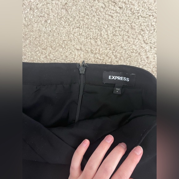 Express black skirt size 4 - Picture 2 of 3